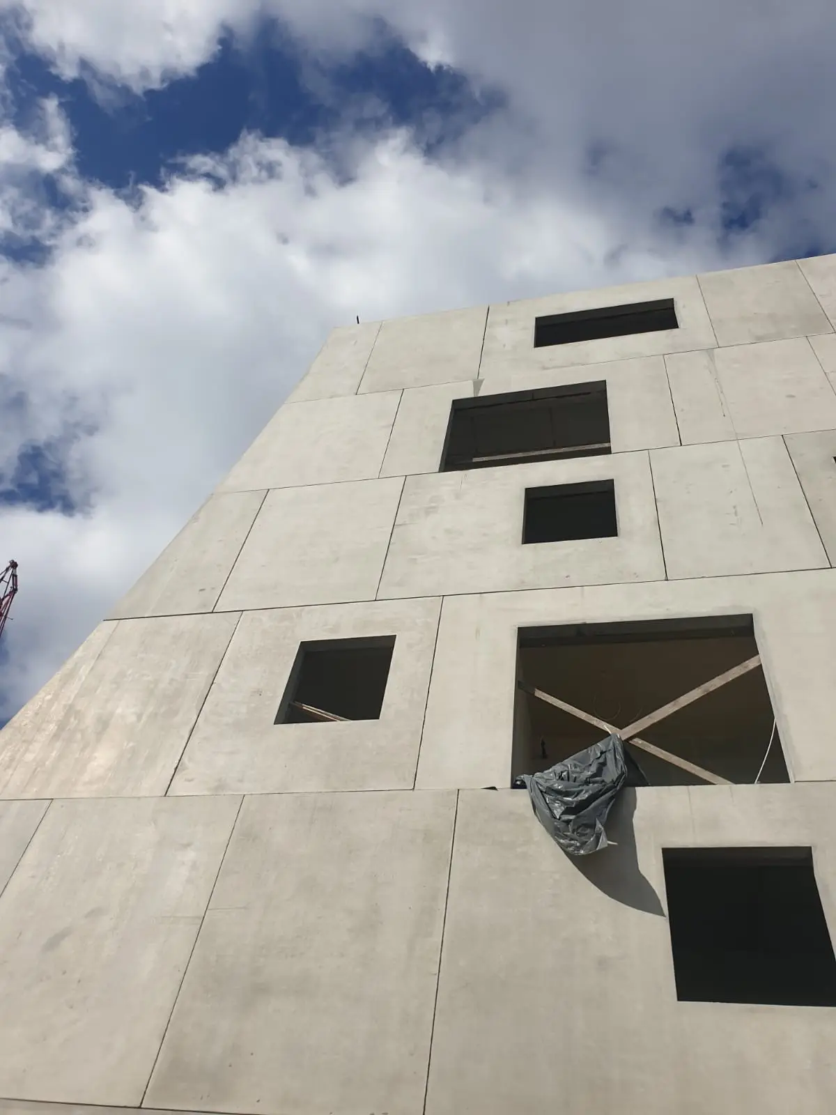 Aura w Poznaniu — elewacje z betonu architektonicznego — Poznań