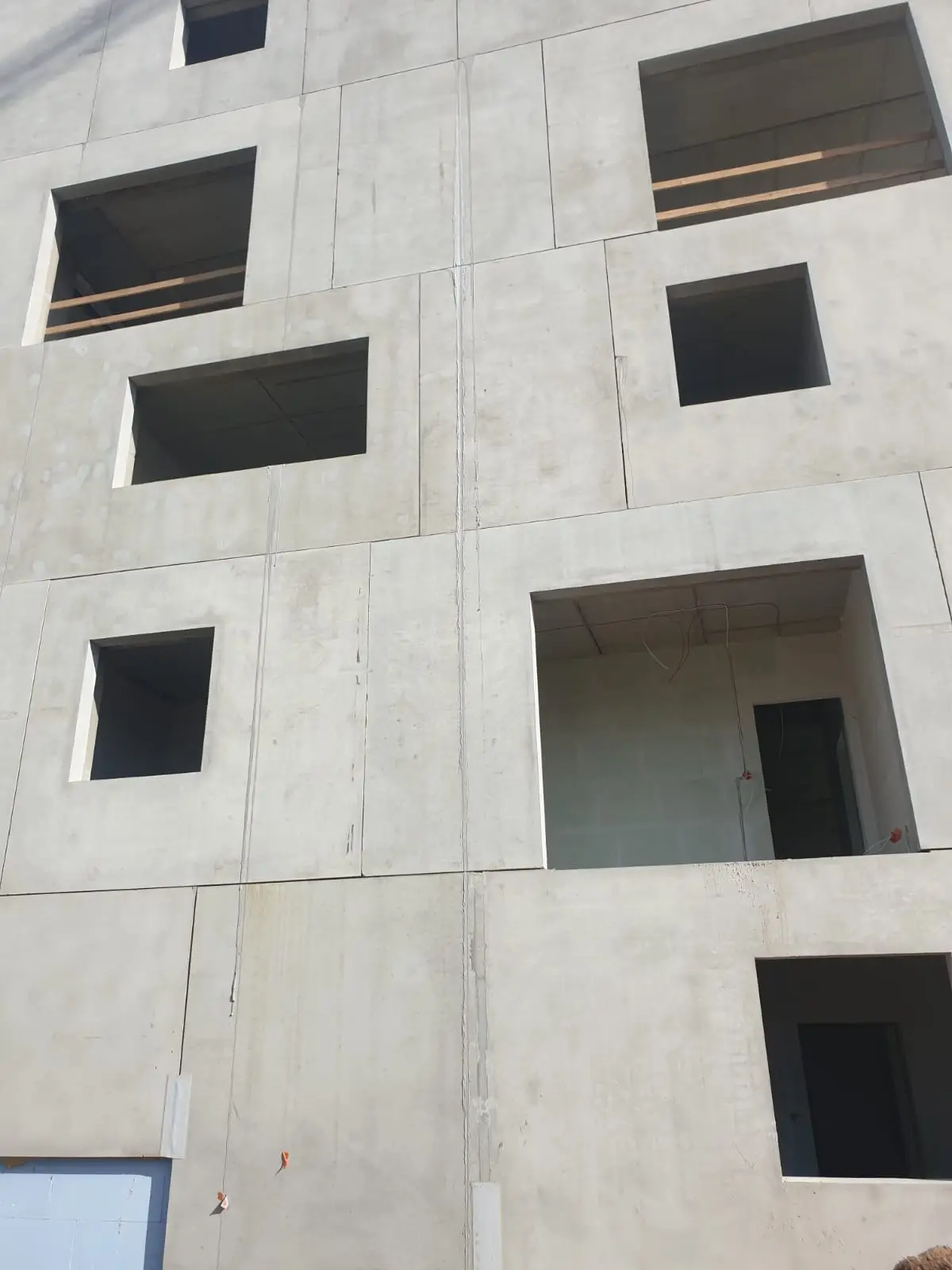 Aura w Poznaniu — elewacje z betonu architektonicznego — Poznań