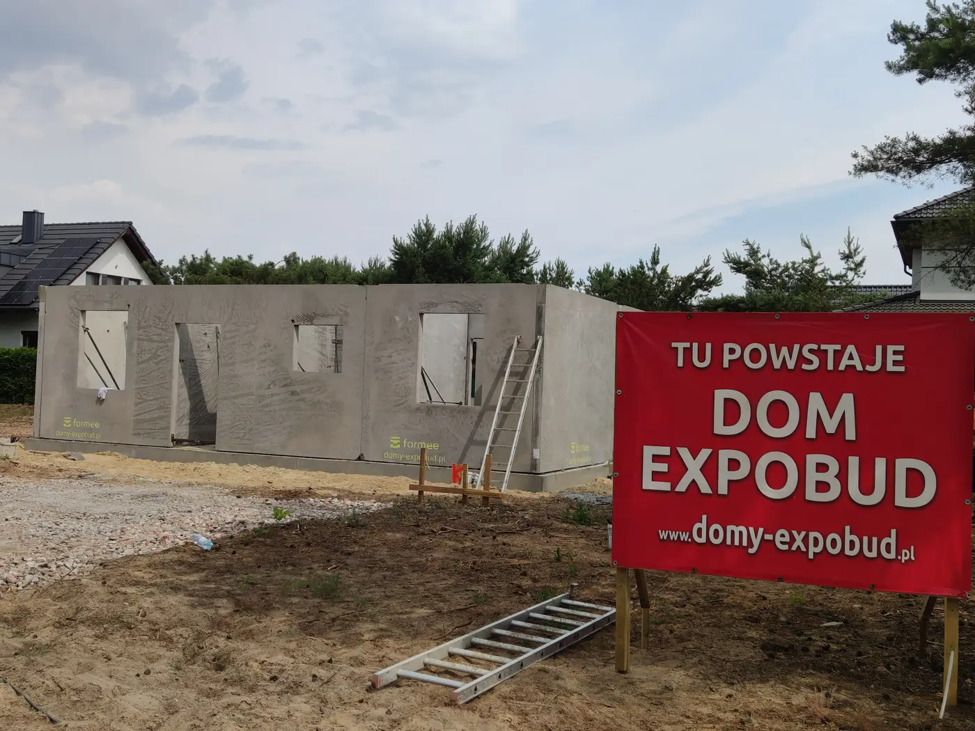 Dom parterowy w Komorowie z prefabrykowanych ścian — Komorowo
