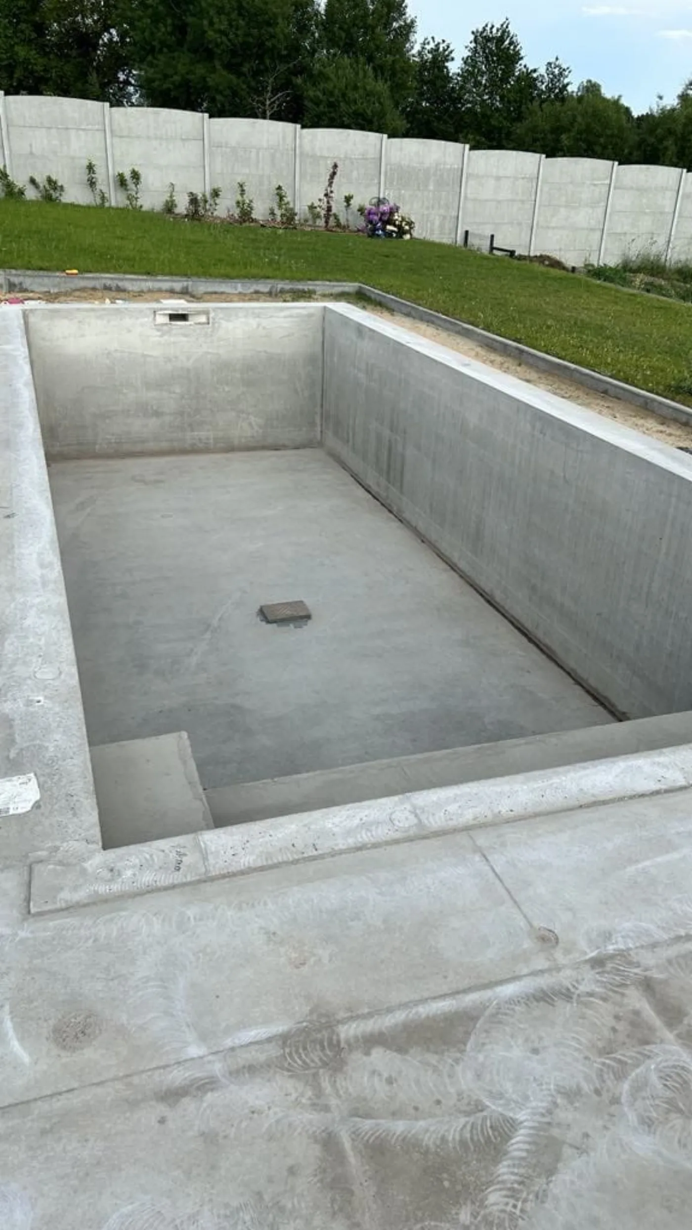 Prefabrikovaná bazénová vaňa v obci Kuźnik
