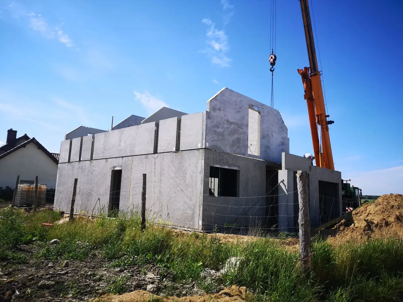 Dom jednorodzinny w Prusicach — ściany i schody prefabrykowane — Prusice