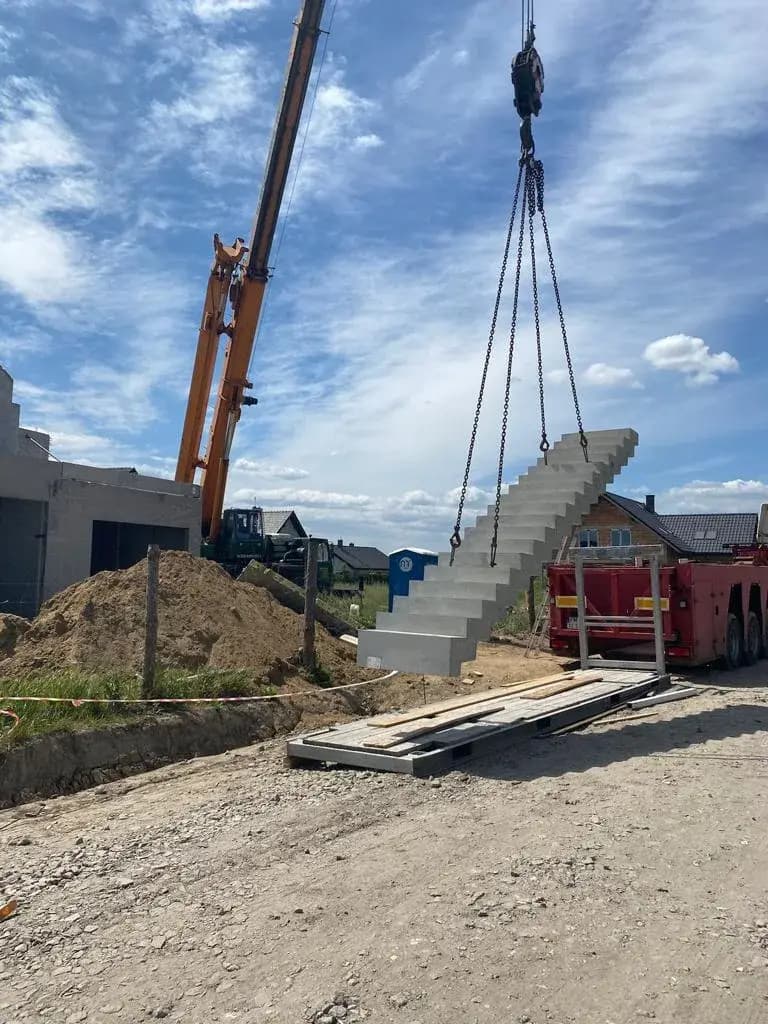 Dom jednorodzinny w Prusicach — ściany i schody prefabrykowane — Prusice