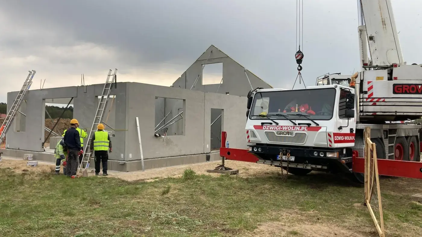 Dom jednorodzinny pod Międzyrzeczem z prefabrykatów — Międzyrzecz