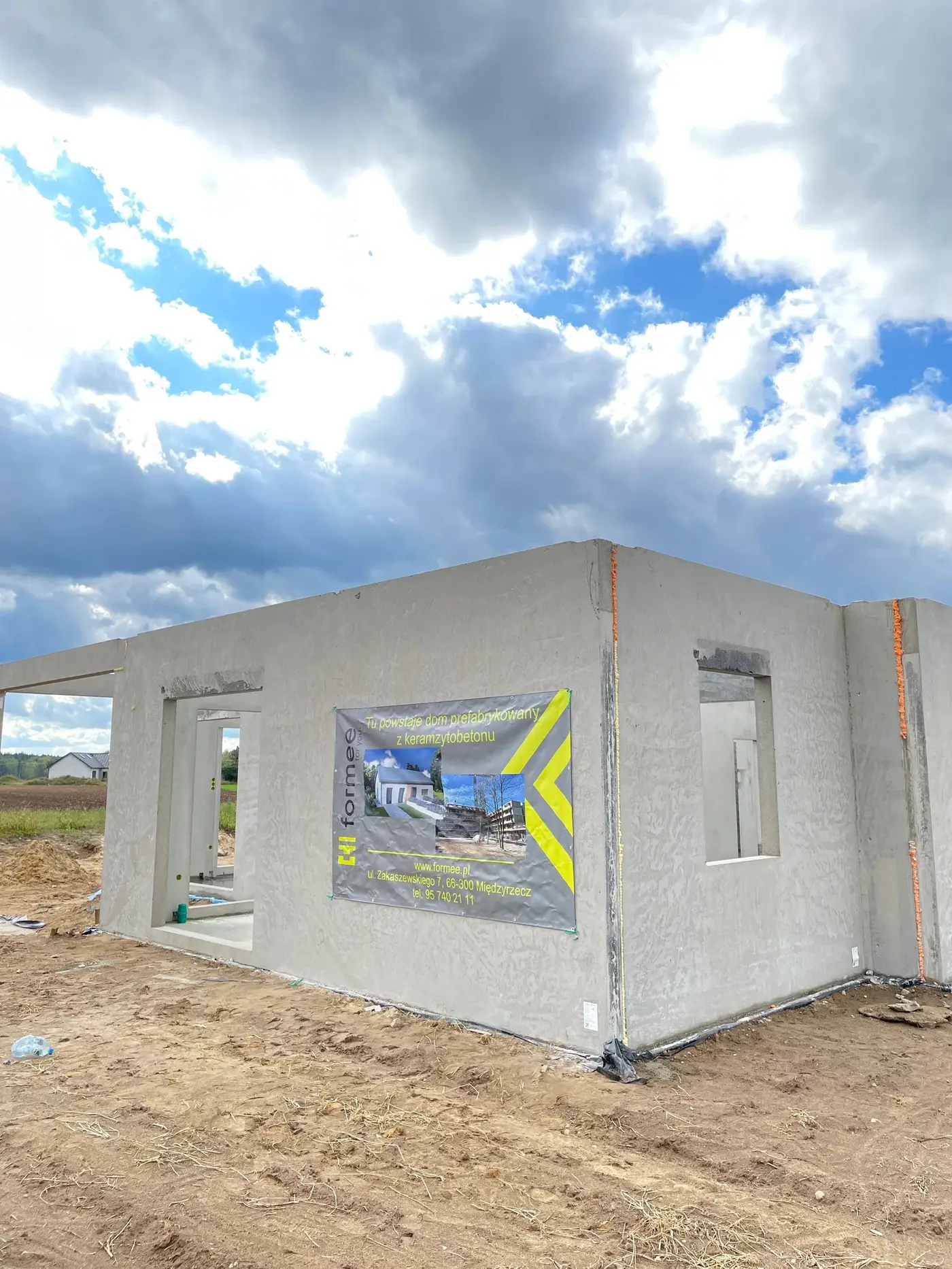 Budynek parterowy w Sulechowie z prefabrykowanych ścian — Sulechów