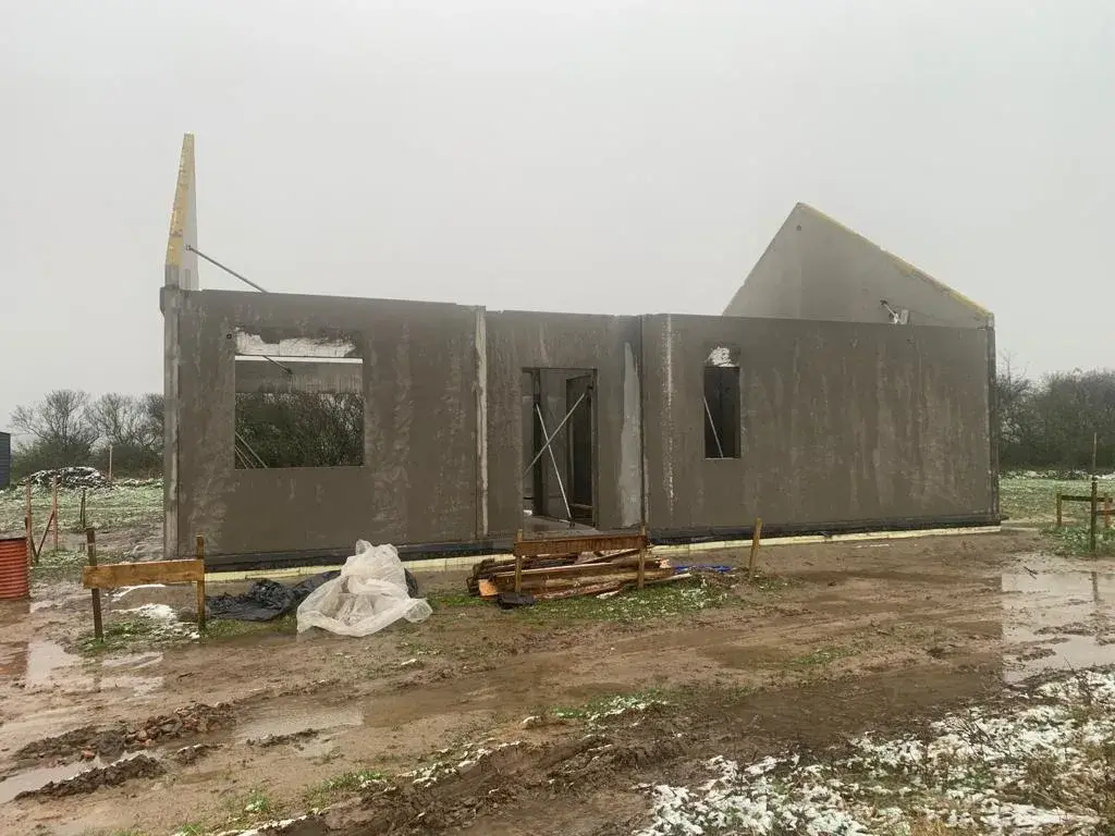 Dom jednorodzinny w Kaźmierzu z prefabrykowanych ścian — Kaźmierz