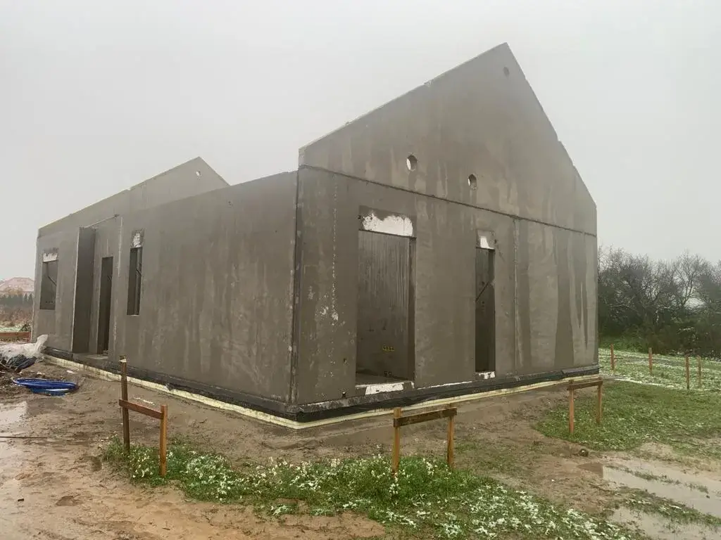 Dom jednorodzinny w Kaźmierzu z prefabrykowanych ścian — Kaźmierz