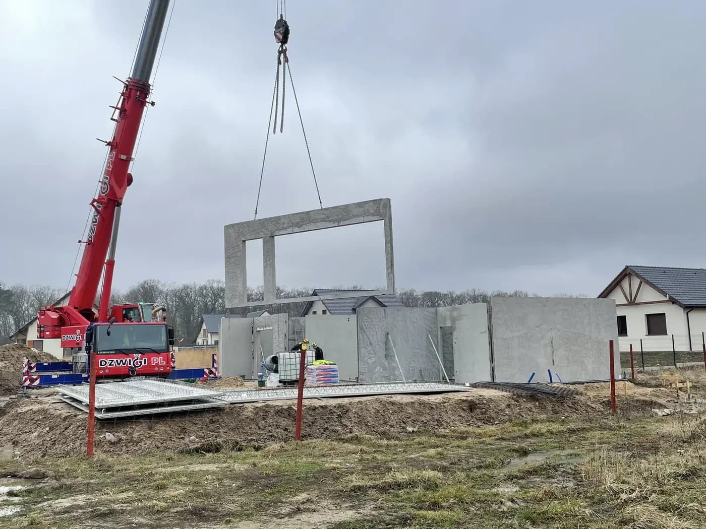 Dom jednorodzinny w Wilkszynie z prefabrykowanych ścian — Wilkszyn