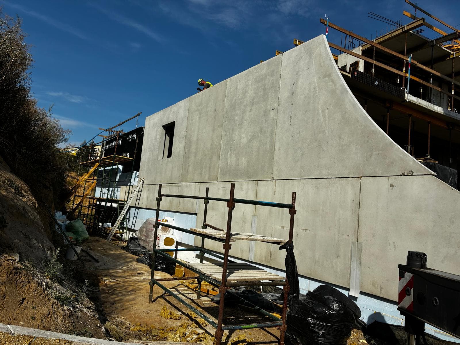 Aura w Poznaniu — elewacje z betonu architektonicznego - zdjęcie 2