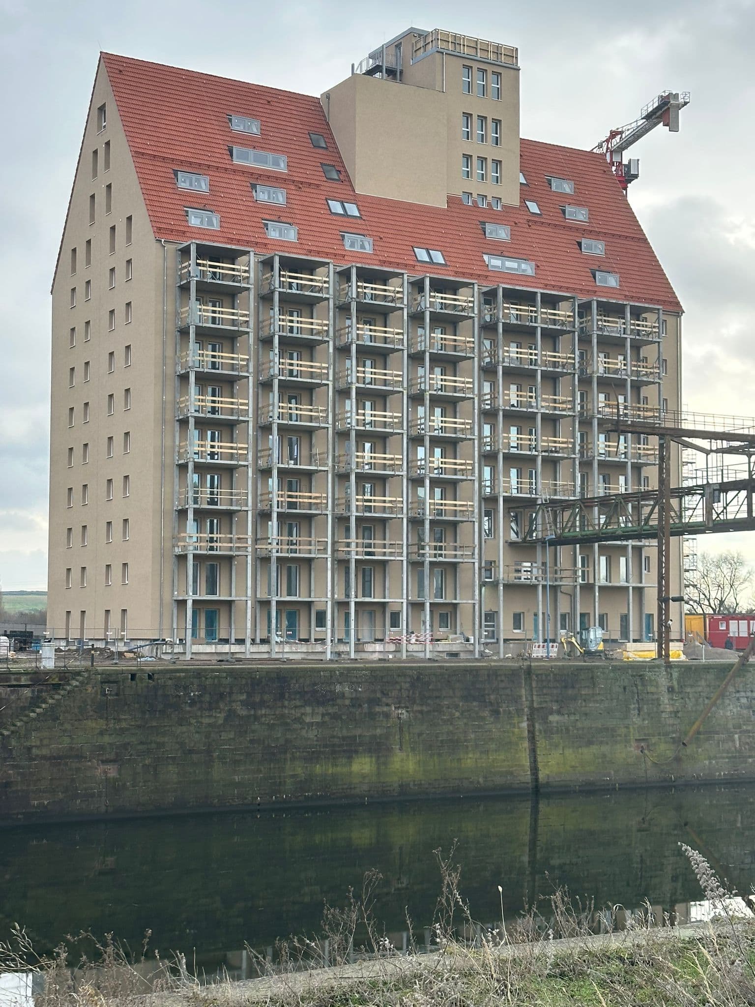 Magdeburg Silo — balkony i słupy prefabrykowane - zdjęcie 3