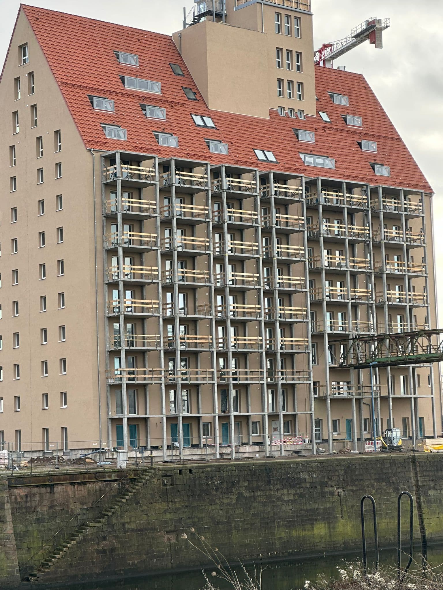 Magdeburg Silo — balkony i słupy prefabrykowane - zdjęcie 4