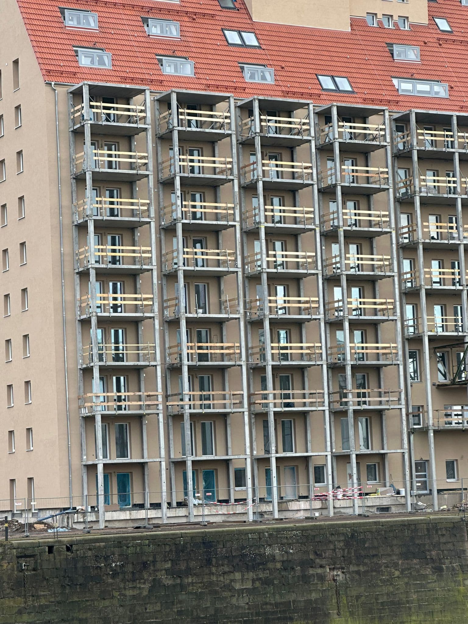 Magdeburg Silo — balkony i słupy prefabrykowane - zdjęcie 5